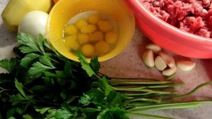 Страничка Надежды нервно курит в стороне. Готовлю котлеты.