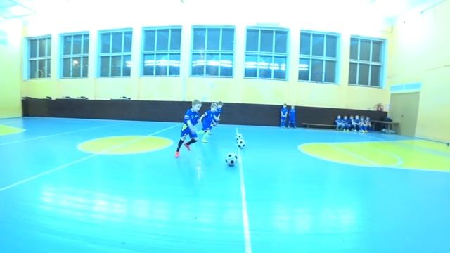 Игра: "Дуэль - удары на выкат" (САМАЯ ПРОСТАЯ И ЗРЕЛИЩНАЯ ИГРА В ДЕТСКОМ ФУТБОЛ - ДЛЯ ЗАЛА) смотреть онлайн