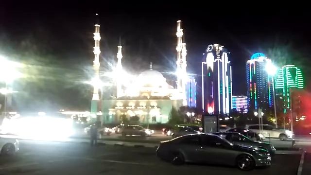 Чечня, Мечеть Сердце Чечни и Грозный Сити ночью, 2017 смотреть онлайн