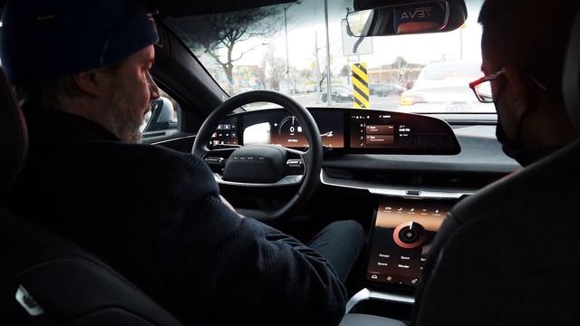 2023 Lucid Air vs BMW i7 / First Impressions смотреть онлайн