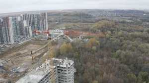 Пролетая над ЖК Митинский лес, Аквилон Митино, Мир Митино и таунхаусами. Новостройки Москвы.