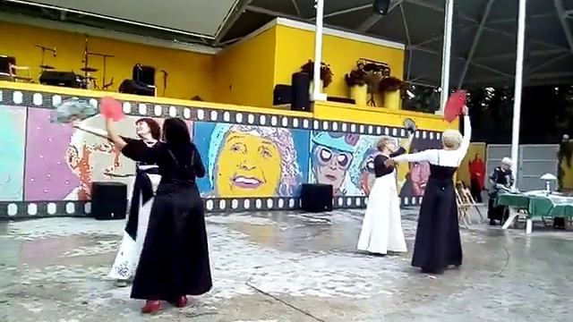 Нежный танец с веерами .... девушки с 80-х