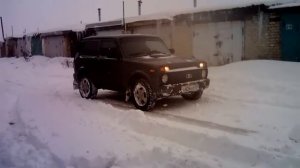 Нива урбан на штатных дисках и зимней резины 215;60r16
