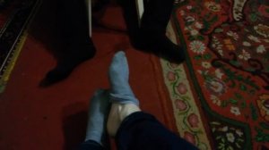 Одеть носок без рук