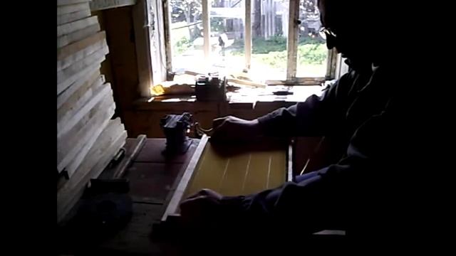 Применение электронаващивателя из трансформатора для пчелиных рамок . смотреть онлайн