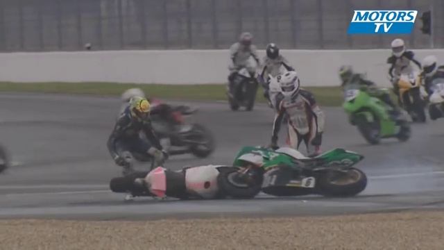 An unusual crash for two race bikes смотреть онлайн
