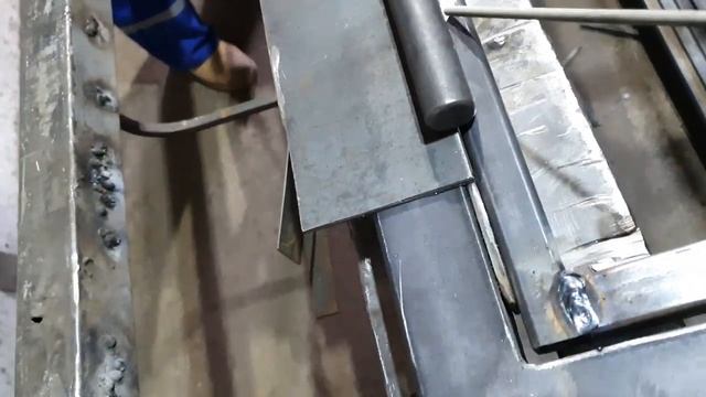 Как приварить капле видные петли. Как приварить навесы своими руками. смотреть онлайн