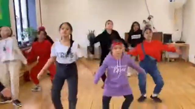 Танец на песню "Макарена" смотреть онлайн