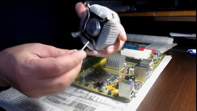 Ремонт крепления радиатора процессора на материнской плате. смотреть онлайн