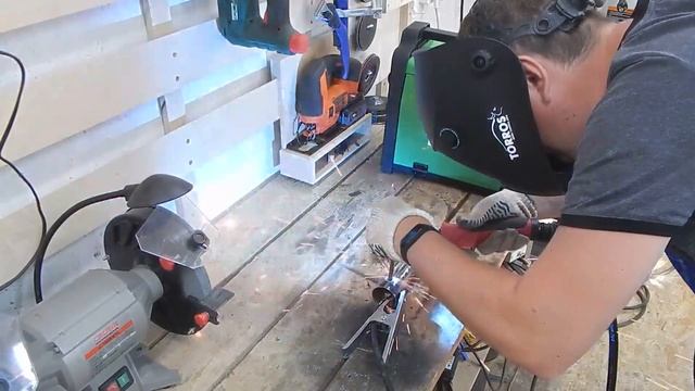 КАК же Я РАНЬШЕ НЕ ДОДУМАЛСЯ! ГЕНИАЛЬНОЕ использование обрезков ВОДОПРОВОДНОЙ ТРУБЫ! смотреть онлайн