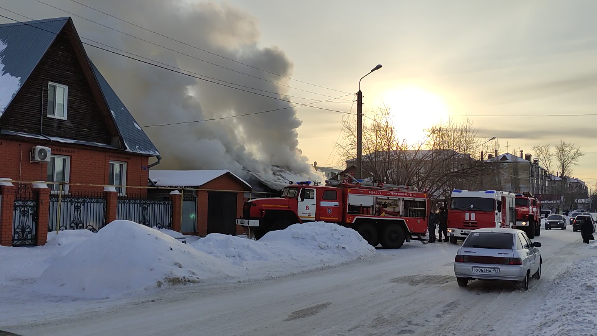 Происшествие: Пожар в Шадринске по ул. Орджоникидзе, 14 (2022-01-10)