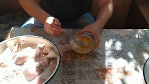 Нежные куриные ножки в сливочно чесночном маринаде на мангале.