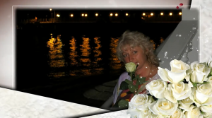 Лепестки белых роз