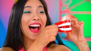 БОЛЬШАЯ, СРЕДНЯЯ и МАЛЕНЬКАЯ еда ЧЕЛЛЕНДЖ | Едим вкусняшки из разных видов тарелок от RATATA