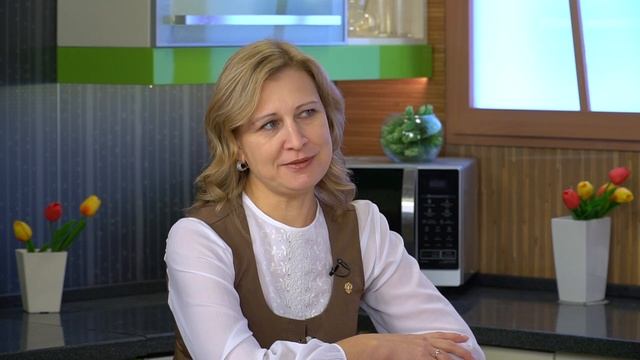 Рецепт: Закуска из краба ,авокадо и красной икры. Открытая кухня. Выпуск 26/10/2021 GuberniaTV смотреть онлайн