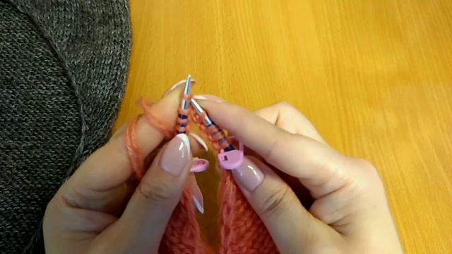 Вяжем модный аксессуар / Вяжем снуд с уголка / Подробный мастер-класс спицами.