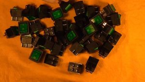 KCD4 250V - Зелёный двухканальный выключатель с подсветкой