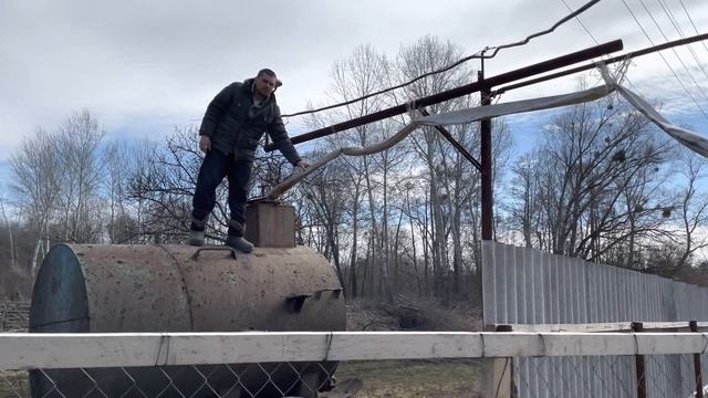 29 березня 2022 р. Викачуємо гноєсховище. Підживлюємо землю. смотреть онлайн