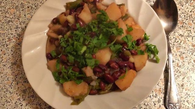 Овощное рагу из кабачков, картофеля и фасоли