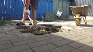 Установка канализационного люка...