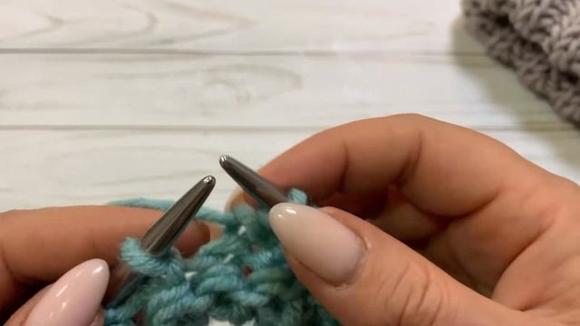 Мастер-класс объёмная шапка спицами с эластичным наборным краем. Вяжем из одного мотка пряжи. смотреть онлайн