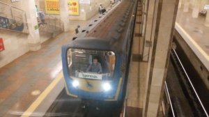 Два поезда метро на станции Красный Хутор