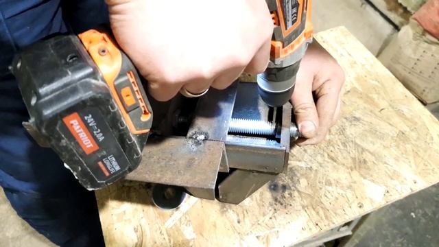Простые тиски в гараж из уголков (simple vise to the garage from the corners). смотреть онлайн