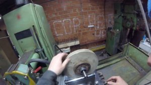 Балансировочное приспособление для шлифовальных кругов. Device for balancing grinding wheel.