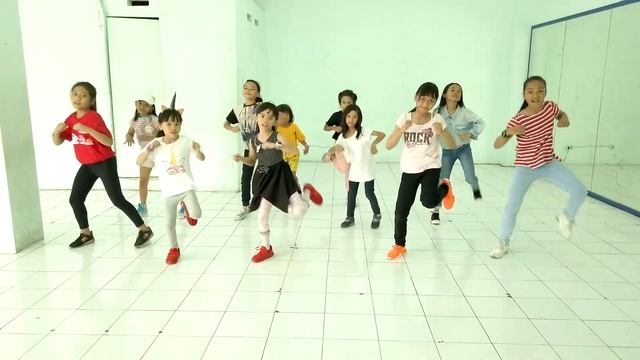 CHICKEN NOODLE SOUP - TAKUPAZ KIDS смотреть онлайн