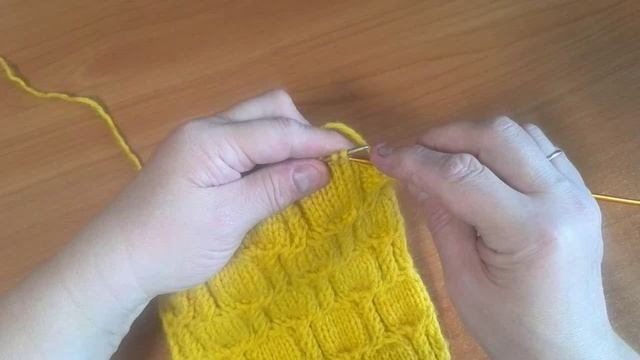 Интересный узор в шахматном порядке с переплетениями
