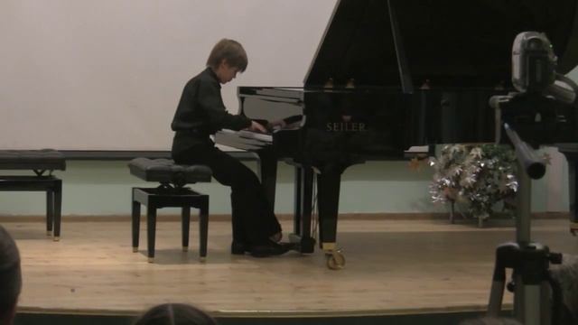 Мусоргский. Старый замок. Исп. Михаил Гусаков, 11 лет. смотреть онлайн