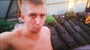 Стелим рулонный газон. Домашние хлопоты. Супербатя дома