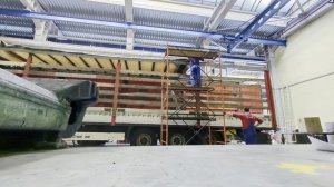 Разбираем полуприцеп Krone (Крона) для замены направляющих за 5.30 под песню Седая Ночь Шатунов