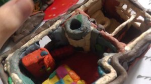 макет дома из пластилина и макарон