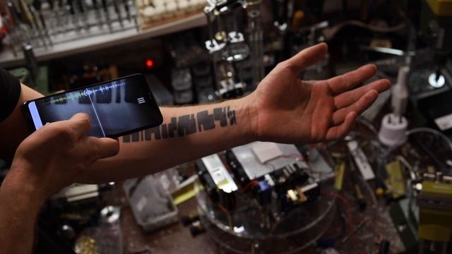 Звучащая татуировка и Xiaomi смотреть онлайн