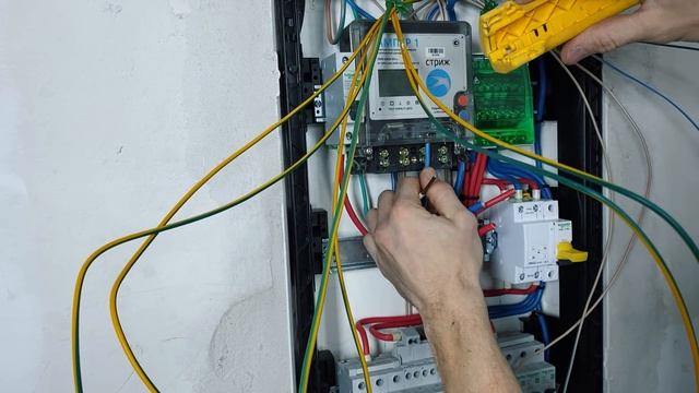 Как смонтировать красивый электрощит с запасом проводов