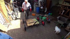 Удобная тележка для перевозки рулона сена