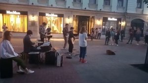 Вечерняя прогулка по улице Баумана. Казань. Группа " Семья "
