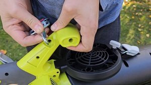 Тест садовых пылесосов. Аккумуляторный Ryobi RBV36B и сетевой Black and Decker 3000W