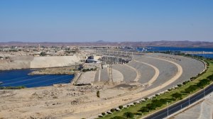 Показываю стратегический объект Египта, гордость СССР - Асуанскую плотину