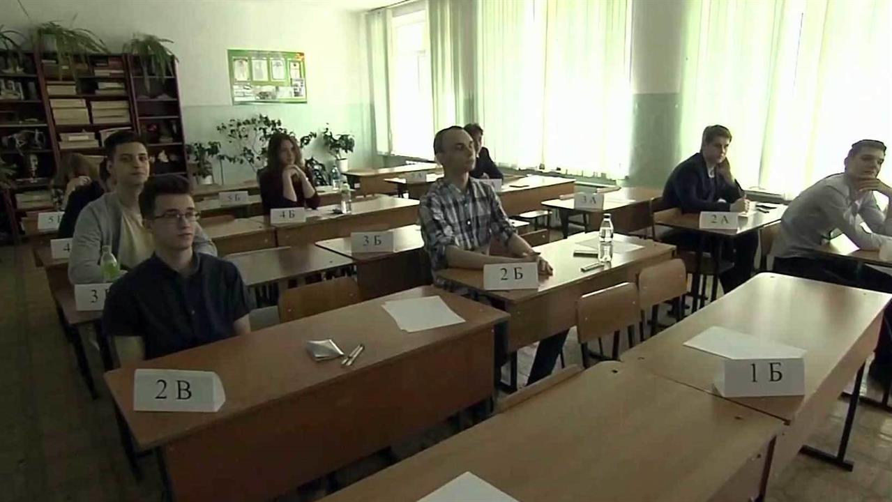 Российские выпускники начали сдавать Единые государственные экзамены