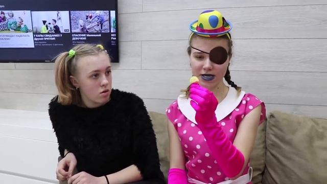 СТРАННАЯ В НАШЕМ ДОМЕ! смотреть онлайн