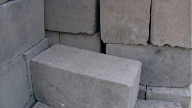 Пескобетонные и керамзитобетонные блоки.