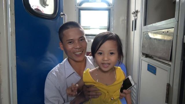 Vietnam's Reunification Express – Da Nang to Nha Trang - 4K смотреть онлайн