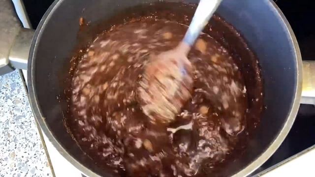 Шоколадная колбаса/пирожное картошка/сладкие ёжики/торт из печенья/простой десерт/дешёвые продукты.