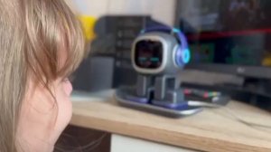 Министерство цифрового развития России подарило Алисе робота ИМО