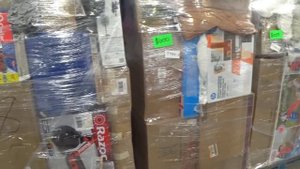 Шок! Купили целый ПАЛЕТ с коробками за $500, не знаем, что внутри! Самый необычный магазин в США