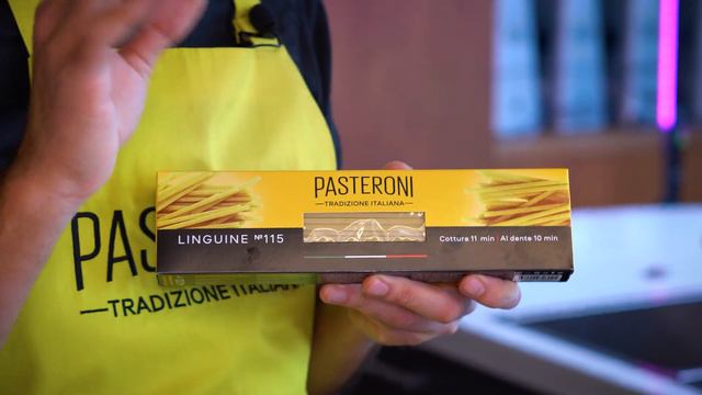 Паста с чернилами каракатицы, кальмаром и красной икрой. Рецепт от итальянского шеф-повара! смотреть онлайн