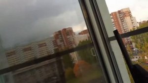 Мойка окон сгоном сбоку. Один из правильных методов мытья стекол на окнах