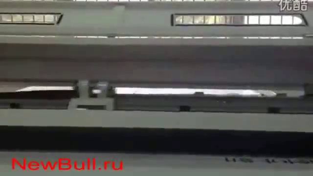 Планшетный режущий плоттер DCZ, в процессе резки картона в 4 прохода, режущий плоттер и раскройщик смотреть онлайн